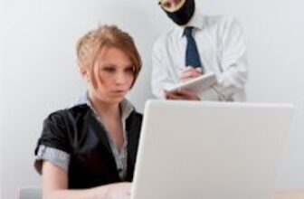 Card scams don't deter online shoppers