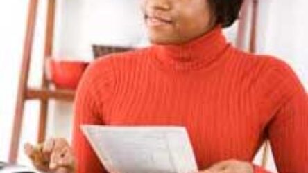 59 per cent of Canadians pay off card balances